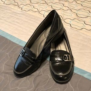 Black patent leather flats